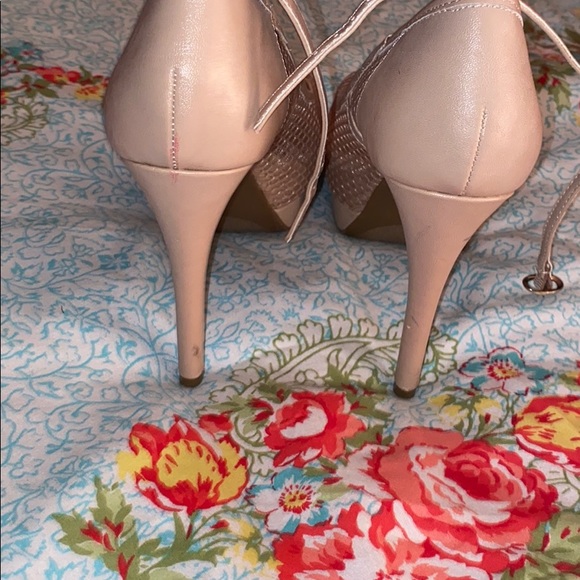 Heels - Picture 4 of 6